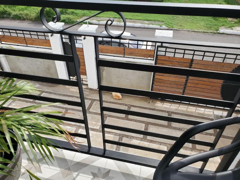 'The Solace' New Luxury Modern 1Bed 1Bath Apt. ポートモア エクステリア 写真